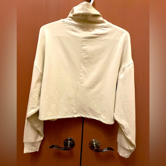 Comfy Fleece size Medium Crop Top in a Cream Colour by Mono B. - Picture 2 of 7